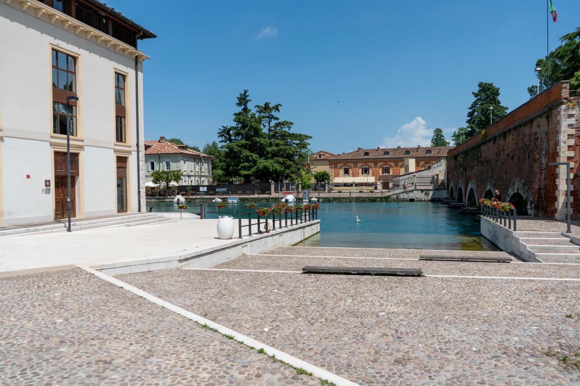 C House Rooms Lake Peschiera del Garda Dış mekan fotoğraf