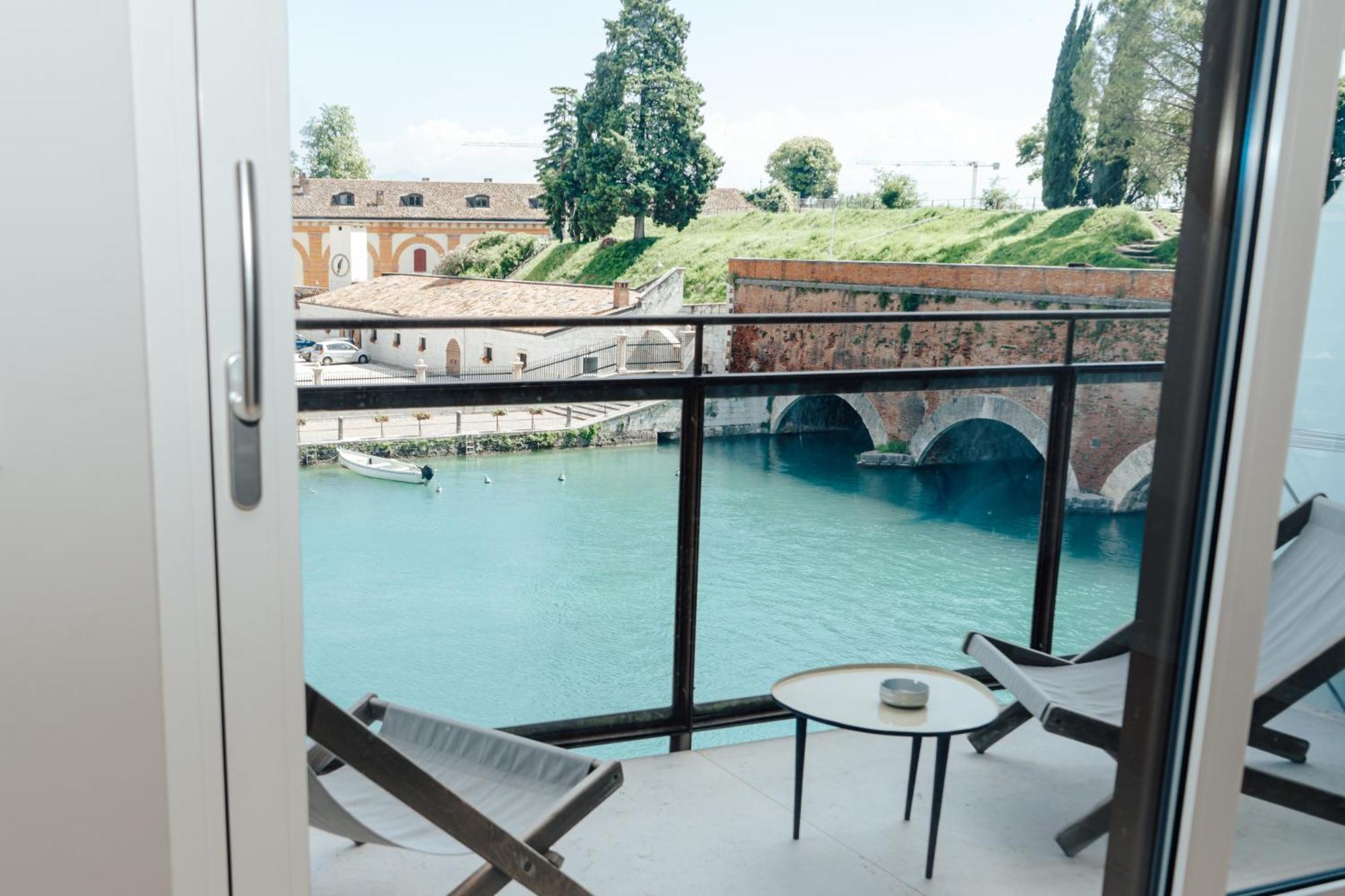 C House Rooms Lake Peschiera del Garda Dış mekan fotoğraf