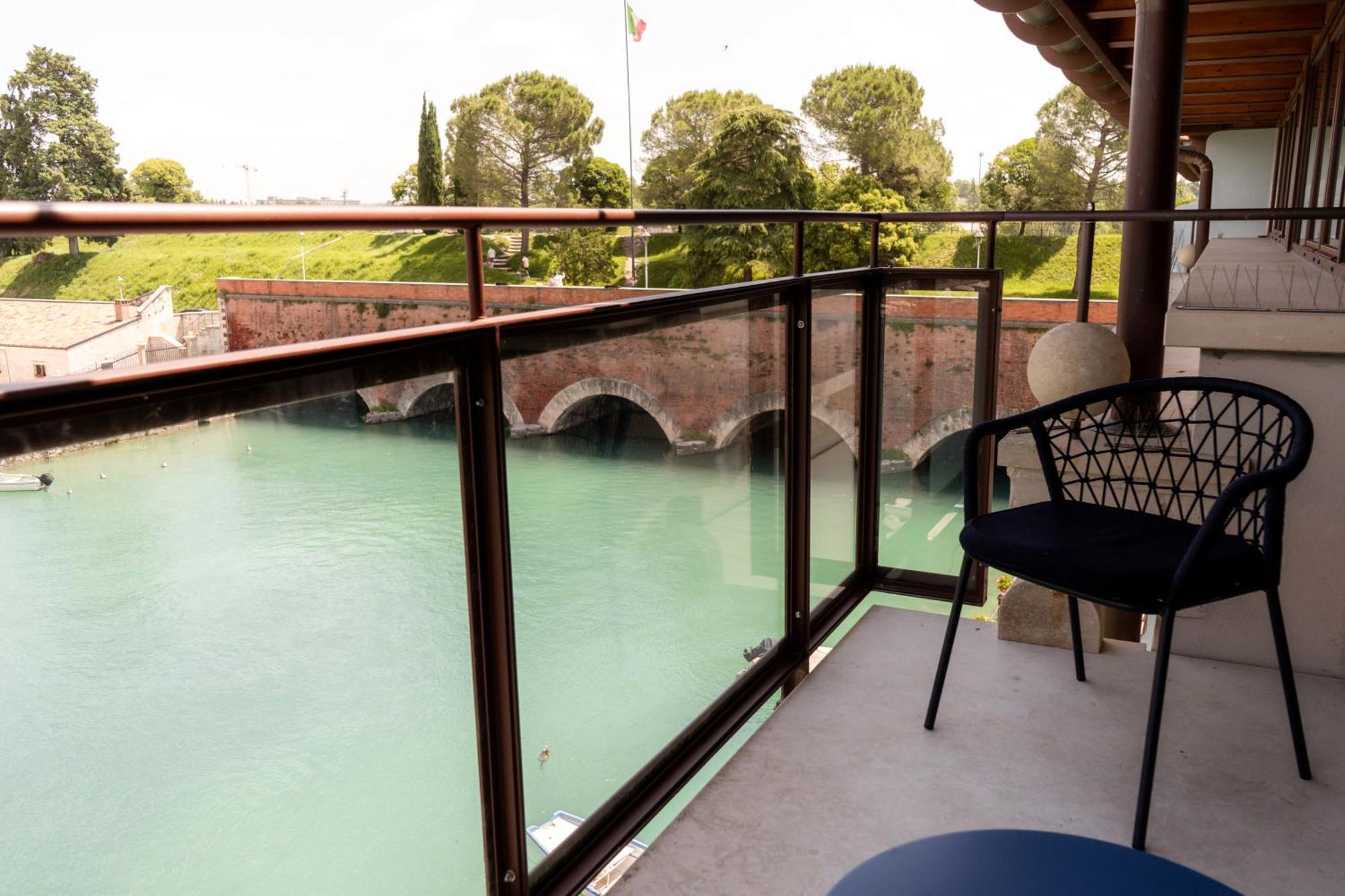 C House Rooms Lake Peschiera del Garda Dış mekan fotoğraf