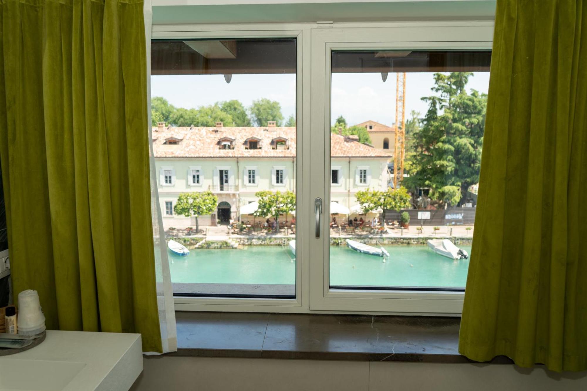 C House Rooms Lake Peschiera del Garda Dış mekan fotoğraf
